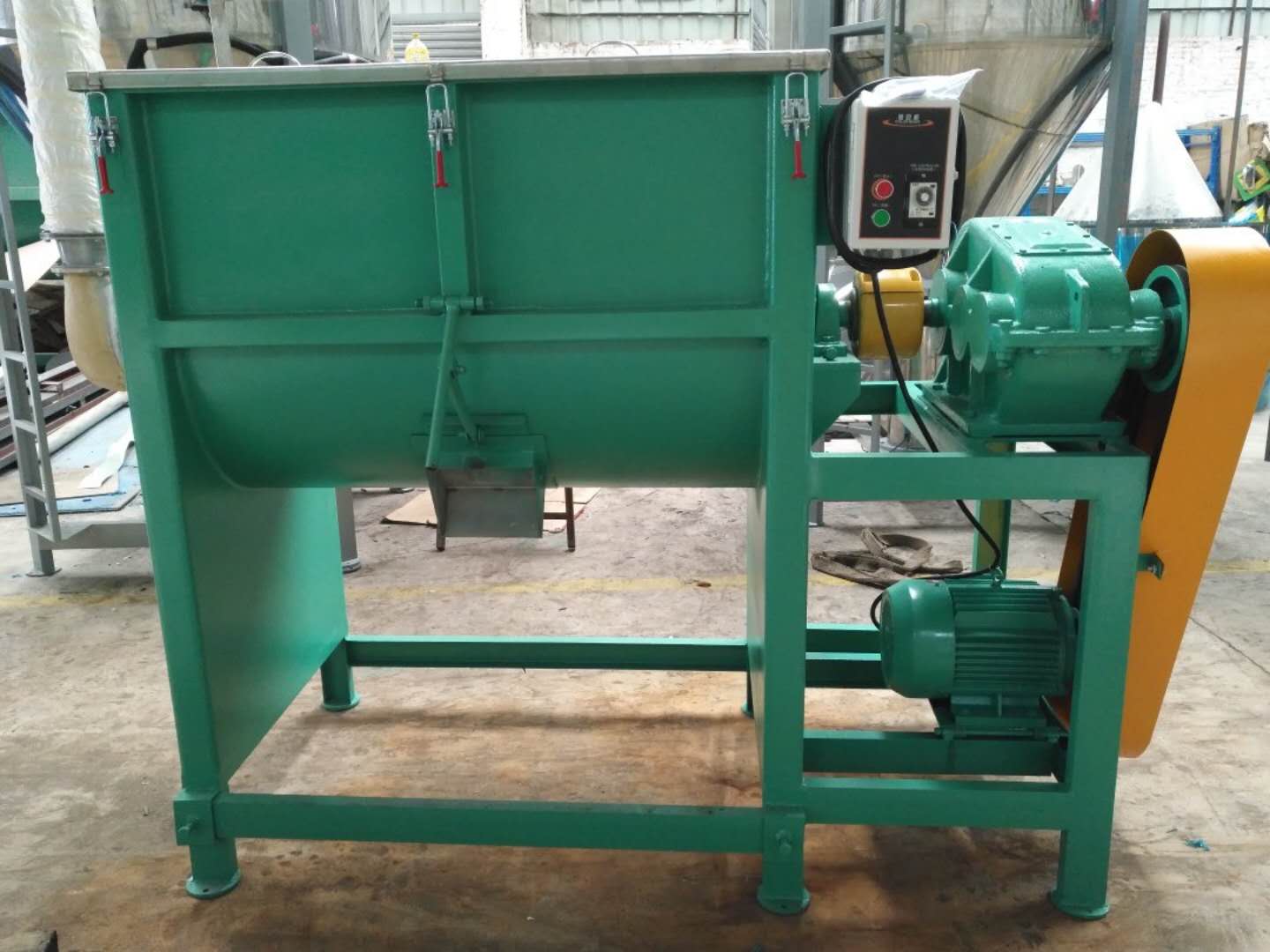 1吨饲料卧式安博官网价格 饲料卧式安博官网厂家